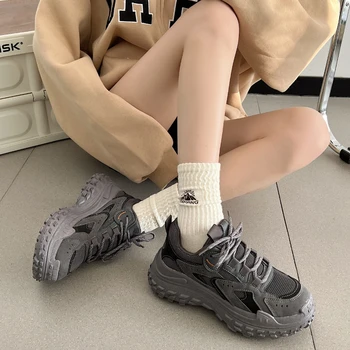 2023 Женская обувь с толстой подошвой, женская новая осенне-зимняя онлайн-популярная легкая и универсальная студенческая спортивная обувь