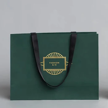 500 шт. Пользовательские бумажные сумки с логотипом для женщин Сумки для покупок Экологичные сумки для подарков / вечеринок / упаковки