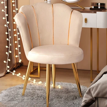 Легкие роскошные кресла для гардероба Минималистичное кресло для макияжа с латексной подушкой Домашний стул со спинкой из лепестков Вращающееся сиденье для ногтей Новое поступление