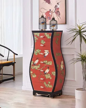 Спальня с красным китайским стилем красная покраска цвета Китай, шкаф с семью ведрами, диван под телевизором, высокий шкаф, декоративный ящик с несколькими ящиками